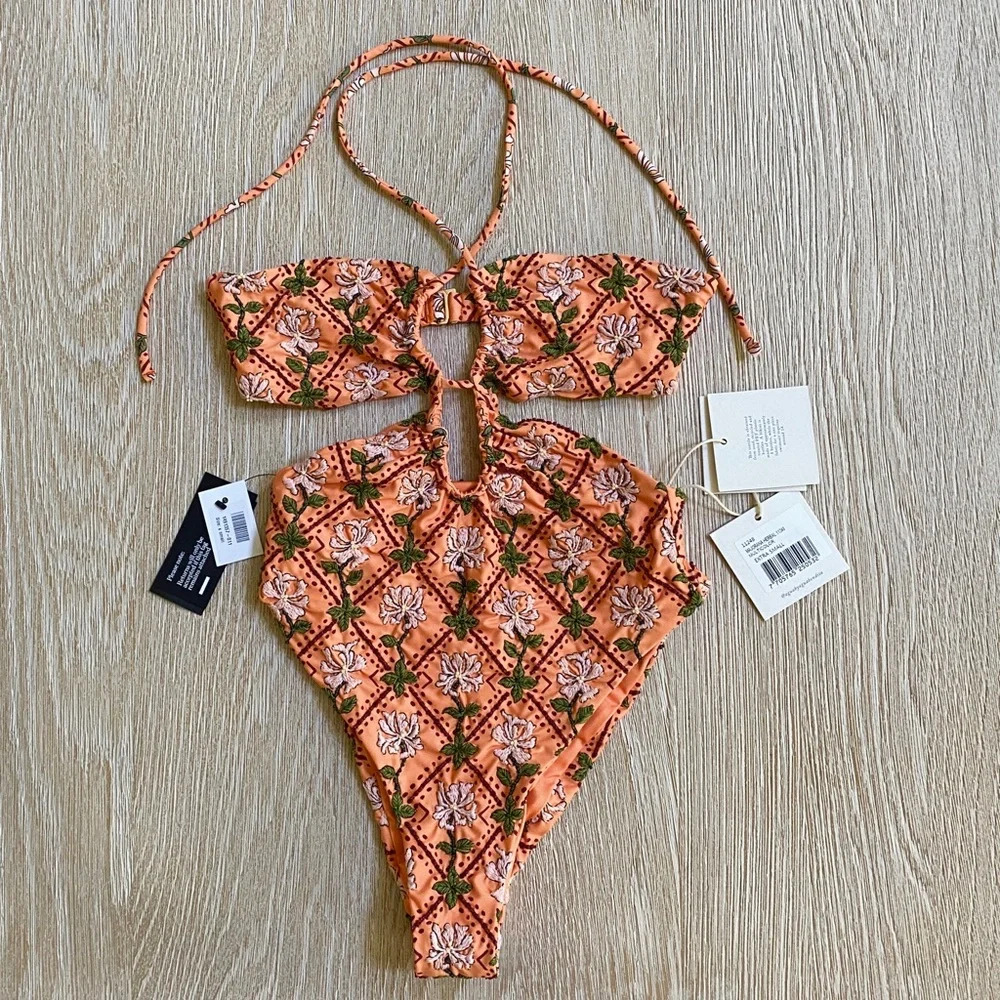 Agua by Agua Bendita Majorana Hand Embroidered Swimsuit size US8 and Pareo OS - Picture 10 of 14